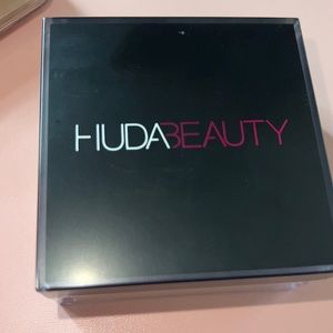 Huda Beauty Setting Powder